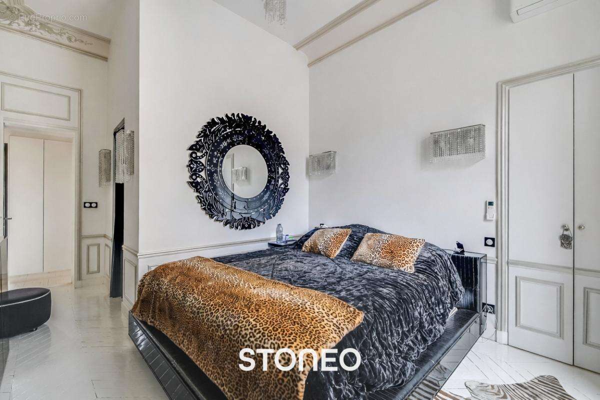 Appartement à PARIS-8E