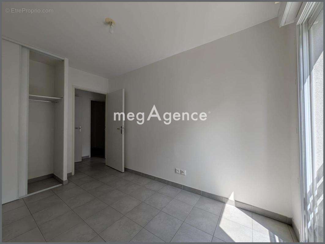 Appartement à MEYZIEU