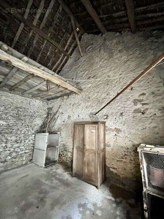 Maison de caractère avec dépendances et fort potentiel au - photo 12