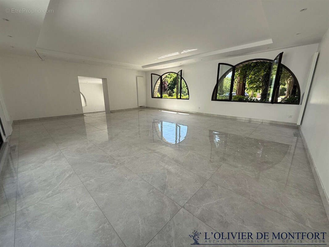 Maison Montchauvet de 395 m² - photo 5