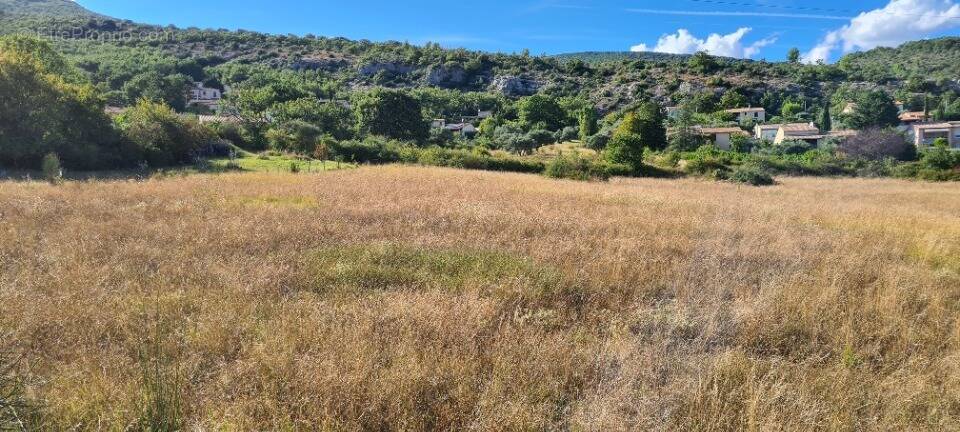 Terrain 676 m² à Peipin  - photo 1