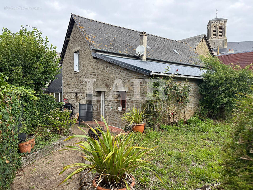 Commerce à LA CHAPELLE-AU-RIBOUL