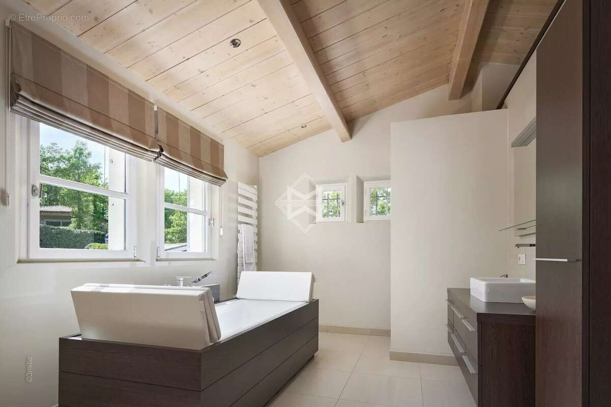 Maison à TOURRETTES