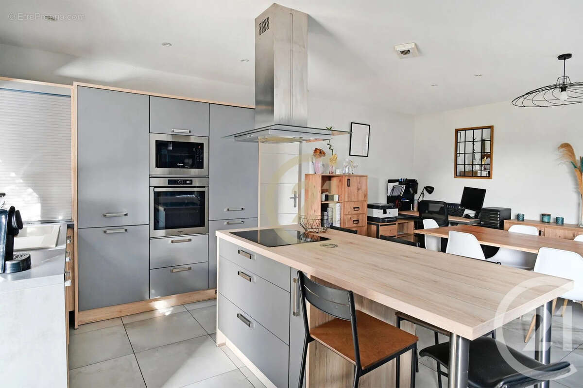 Maison 125 m² à Uzes  - photo 3