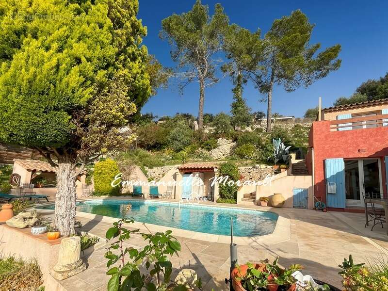 Maison à BAGNOLS-EN-FORET