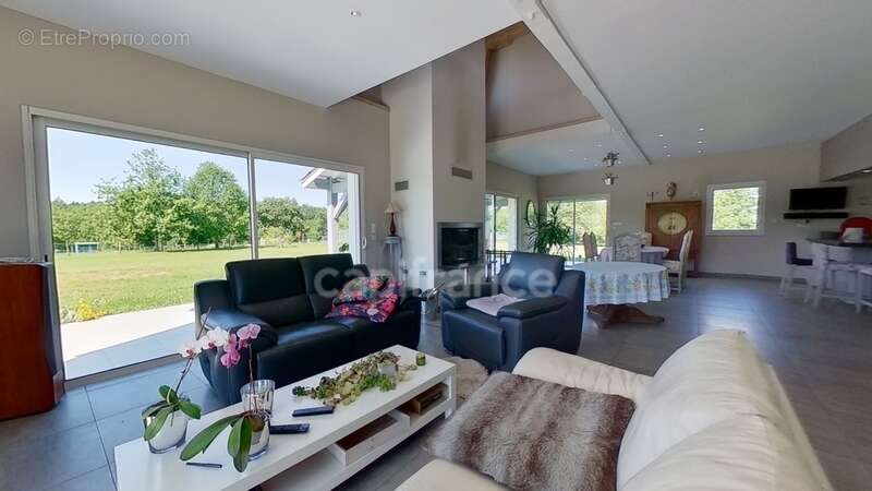 Maison à MAUVEZIN-SUR-GUPIE