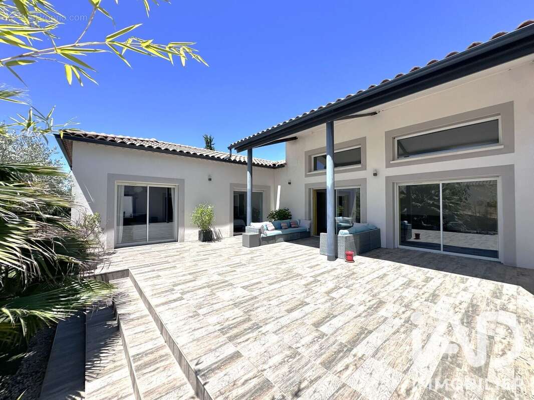 Maison 210 m² à Castillon-Du-Gard  - photo 2