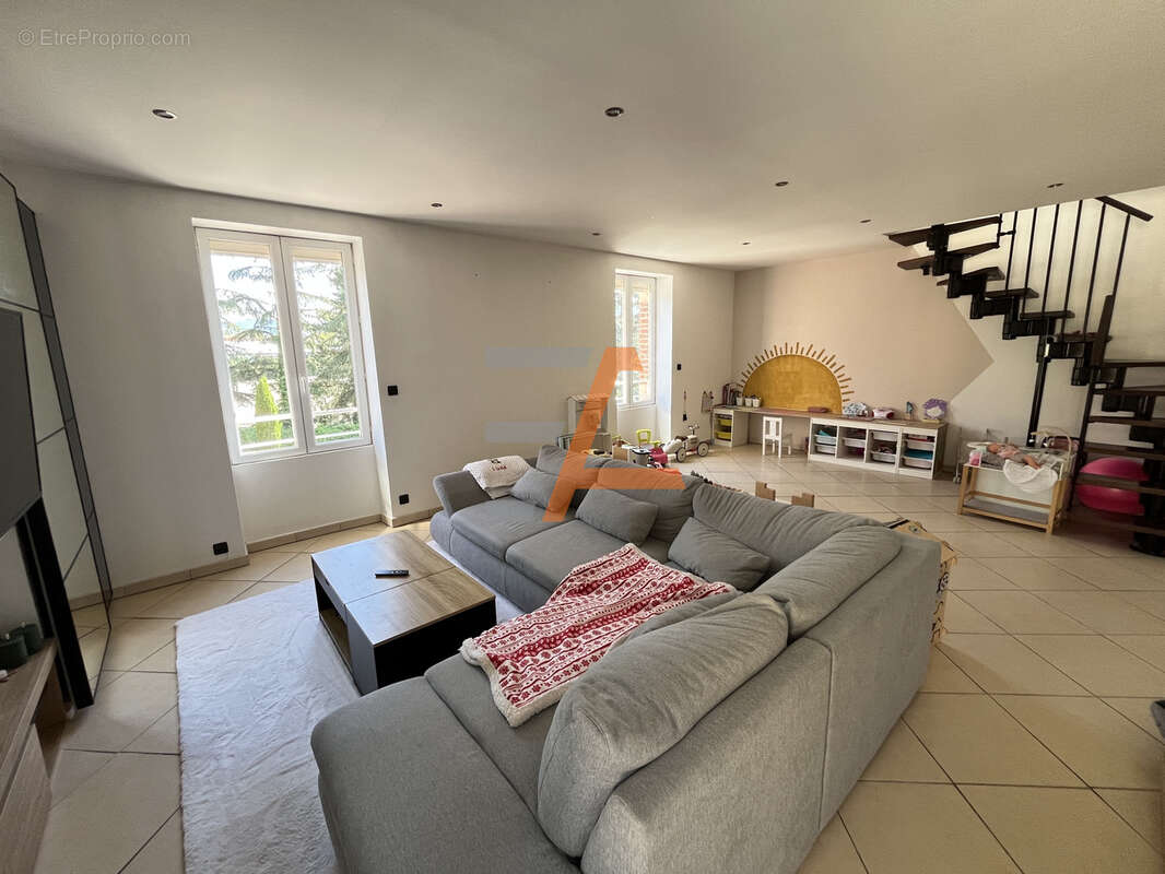 Appartement à UNIEUX