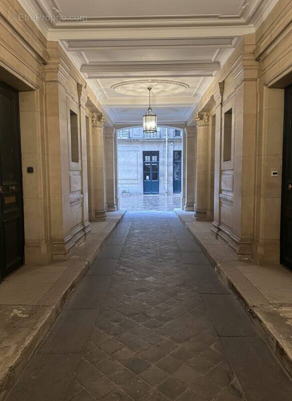 Appartement à PARIS-8E