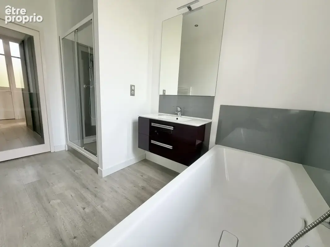APPARTEMENT DE STANDING T3 + bureau 112M2 Hyper centre de Vichy - photo 9