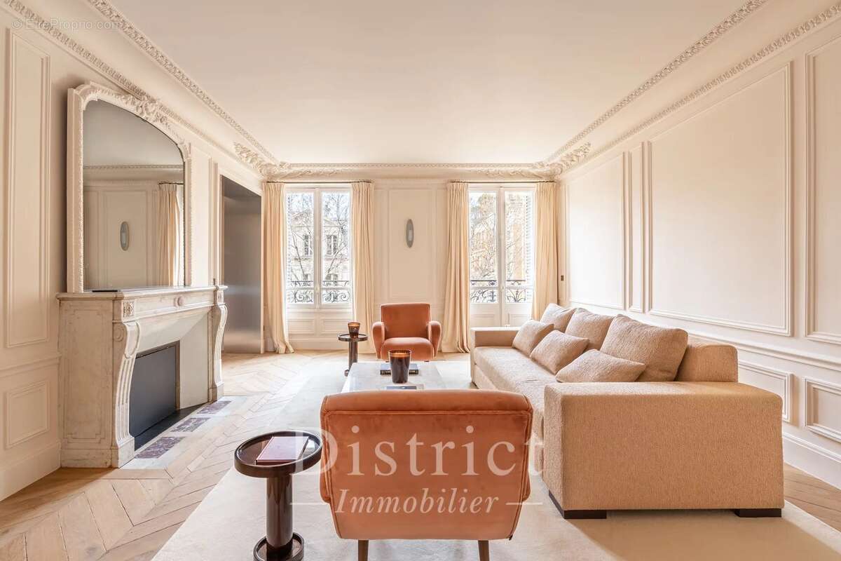 Appartement à PARIS-16E