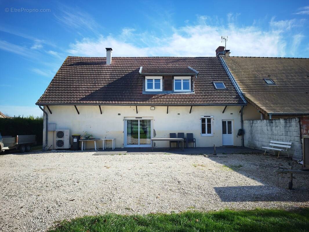 Maison à PONTOUX
