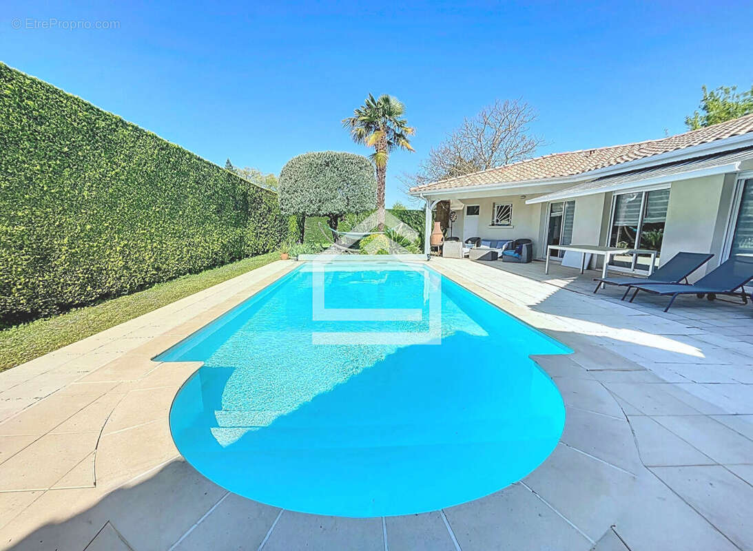 Maison à BLANQUEFORT