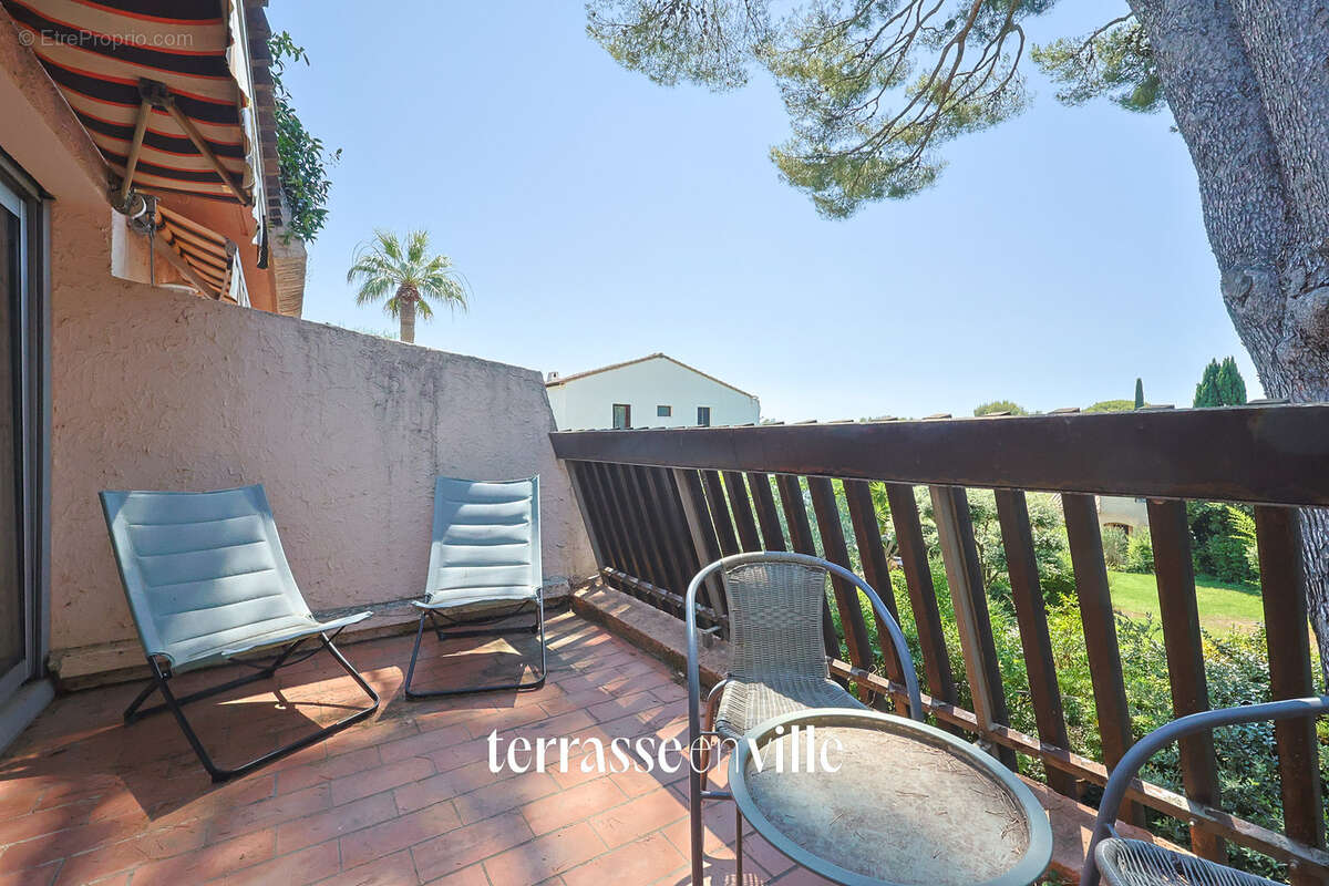 Quartier Fontsainte - T2 39m2 - Terrasse vue pinède et mer   Résidence avec piscine - Parking privé - 299 000€ - photo 8