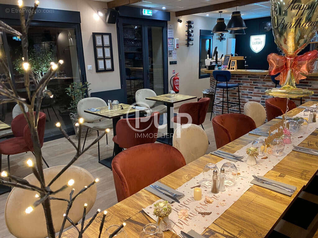 Commerce à FRESNES-LES-MONTAUBAN