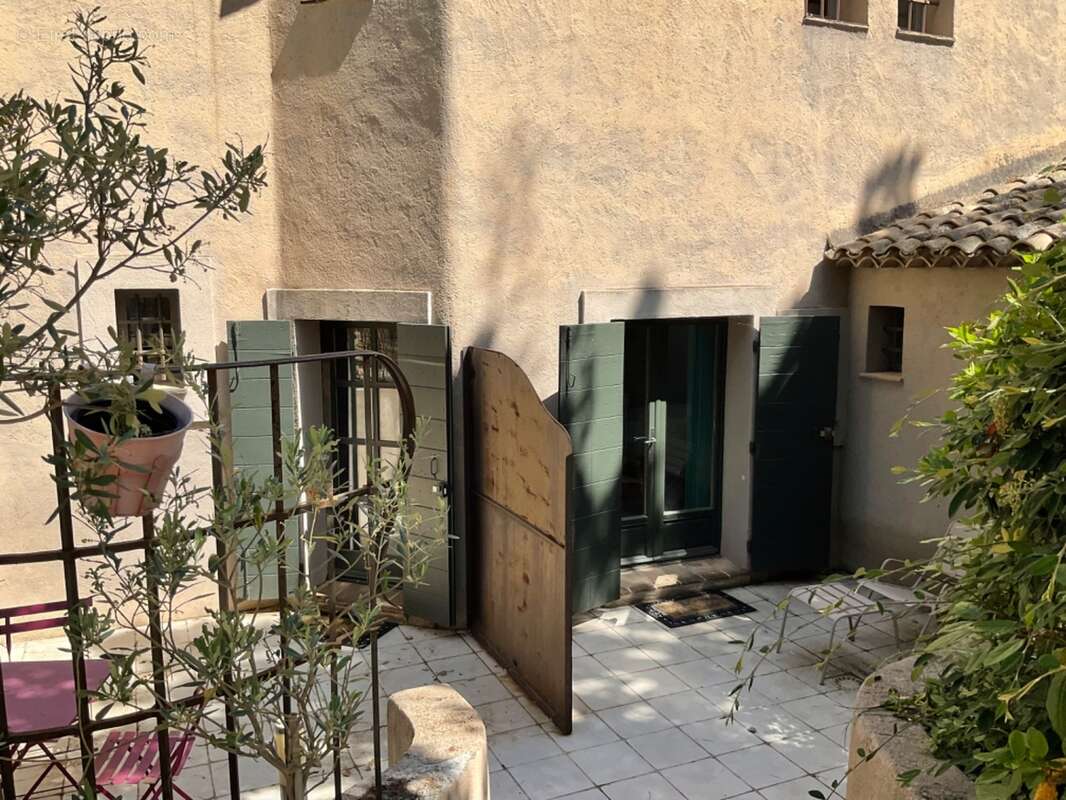 Proprieté  à 20 mns d'Aix en Provence sur la commune de Rognes  380m2 avec 8 chambres - photo 24