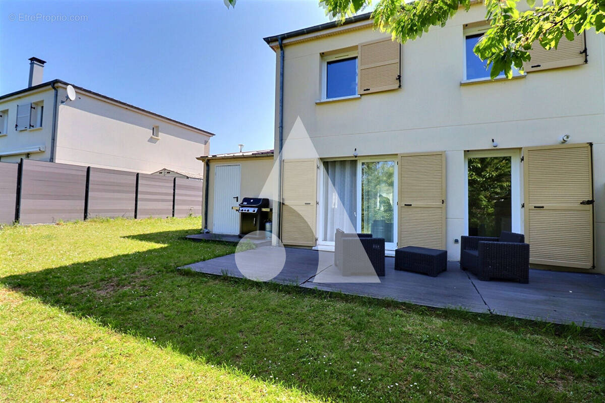 Maison à MERY-SUR-OISE