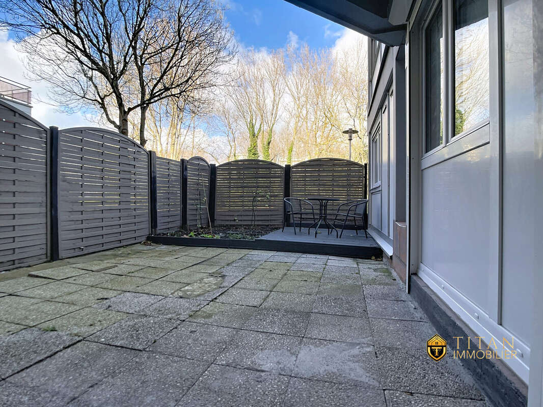 En Exclusivité un appartement au Rez-de-Chaussée avec sa terrasse à 300 m de la Plage. TITAN-IMMOBILIER  - Appartement à DUNKERQUE