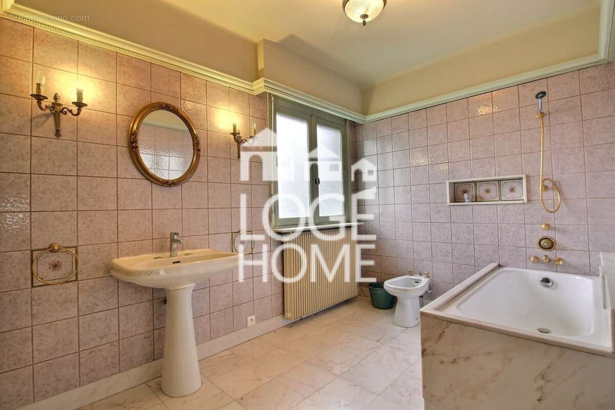 Maison 258 m² à La Bassee  - photo 8