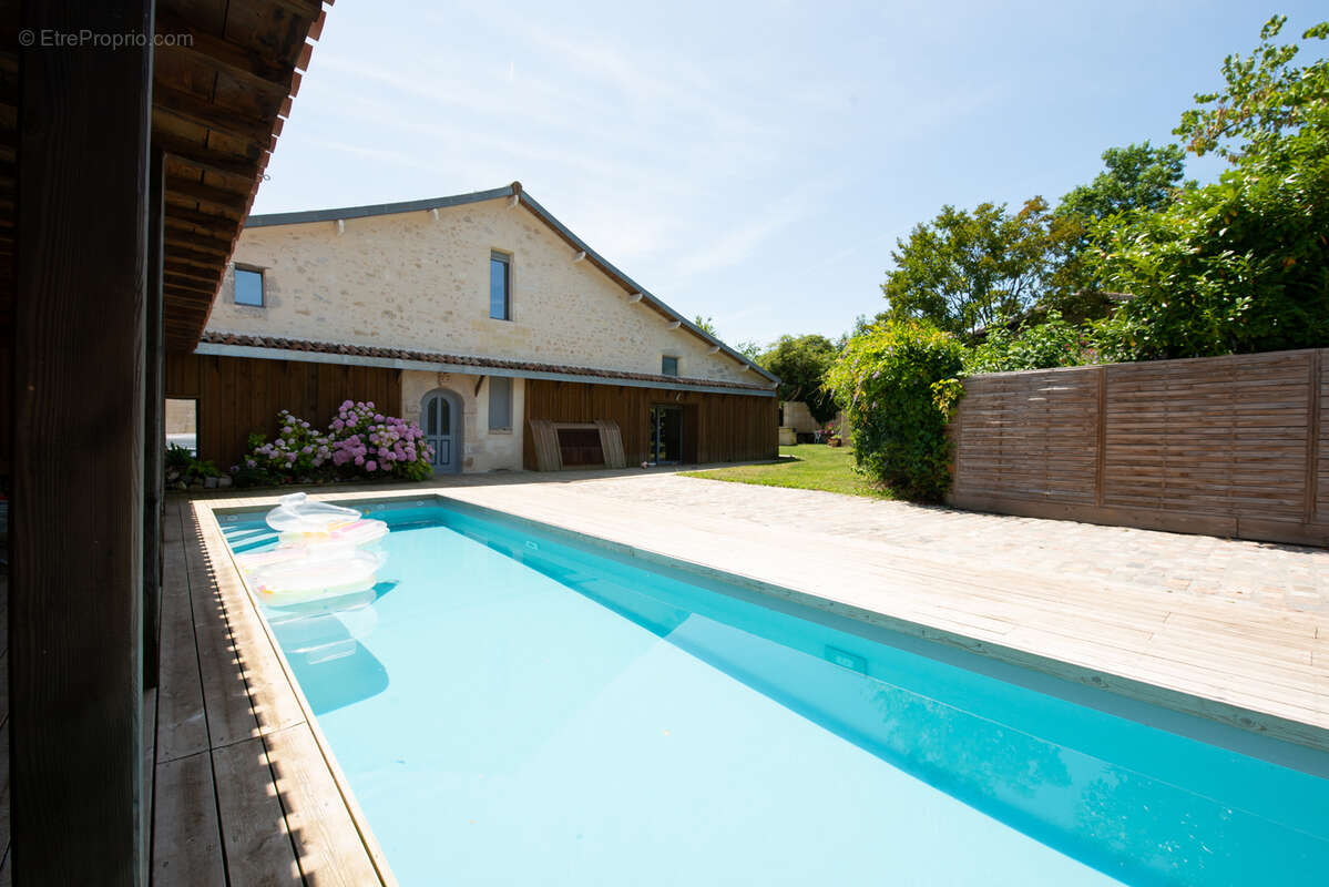 Maison à SAINT-CAPRAIS-DE-BORDEAUX