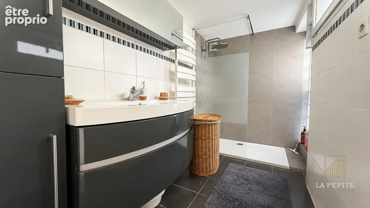 Maison rénovée- 3 chambres- cour bien exposée - photo 12