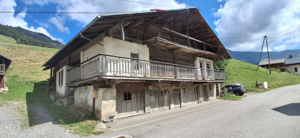 Maison à HAUTELUCE