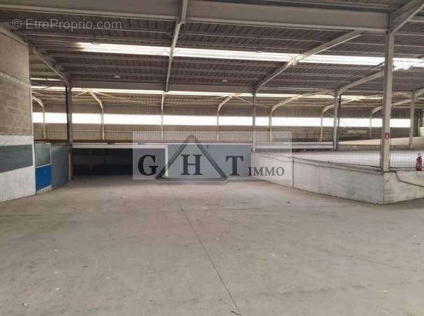 Commerce à LA VILLE-DU-BOIS