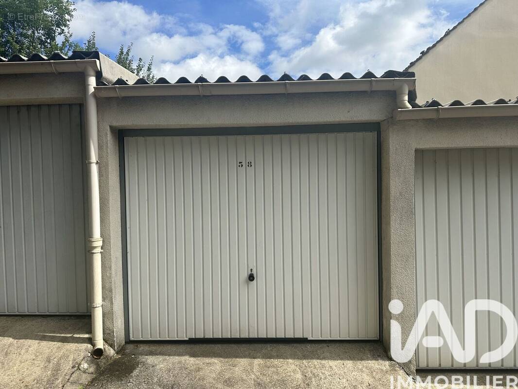 Photo 1 - Parking à PALAISEAU