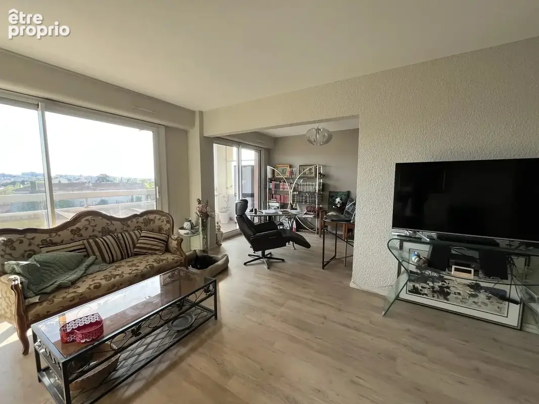 BOURG LES VALENCE - Appartement T4, terrasse, cave et parking - photo 2