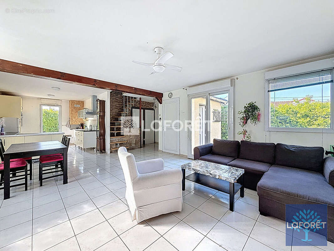 Maison à VIGNEUX-SUR-SEINE