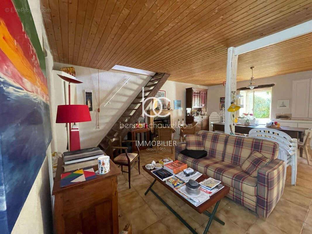 VENTE Maison Pêcheur Pierre  2 Chambres + Mezzanine  200m Golfe  Port Logeo  SAINT-GILDAS-DE-RHUYS (56730) - photo 6