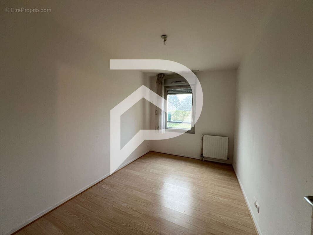 Appartement à LE MESNIL-SAINT-DENIS