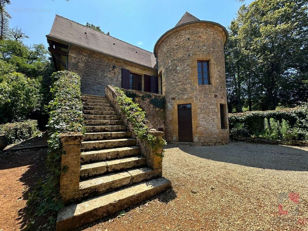 Maison à FRAYSSINET-LE-GELAT