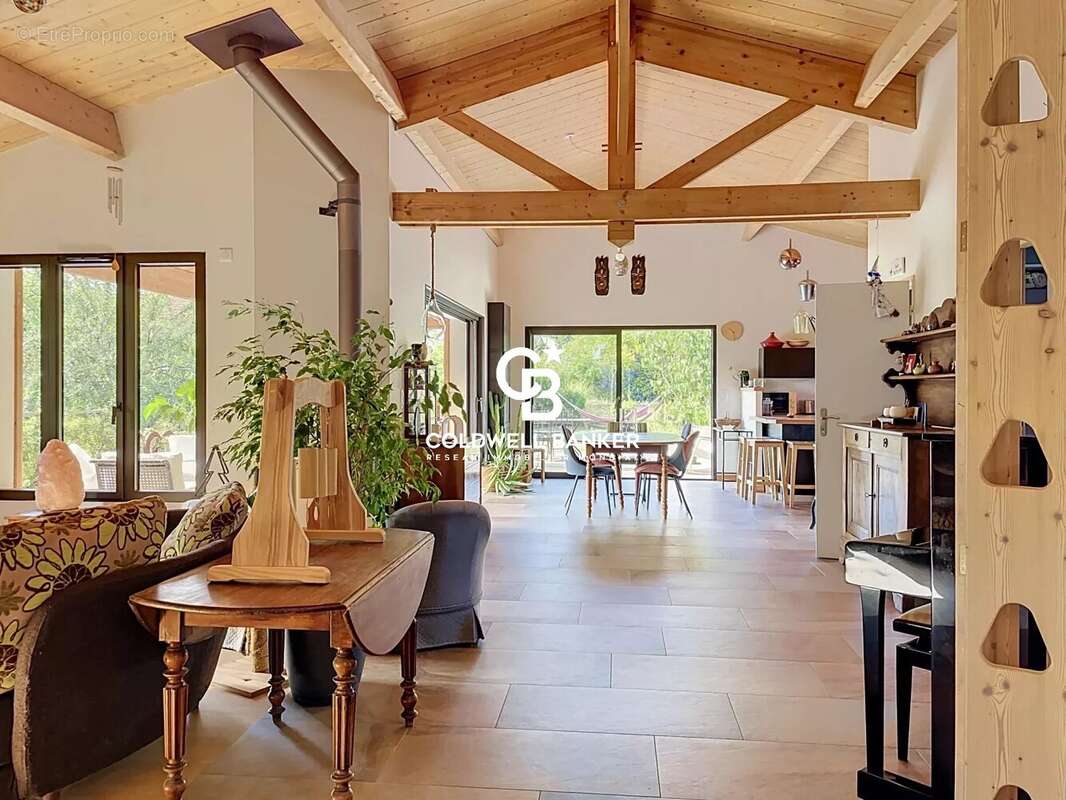 Maison d’architecte contemporaine à Saint-Eutrope – Volumes, lumière et nature - photo 7