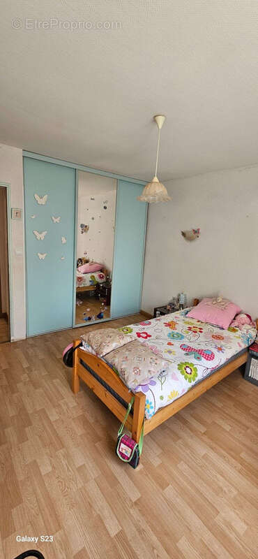 Maison à VILLENEUVE-LES-MONTREAL