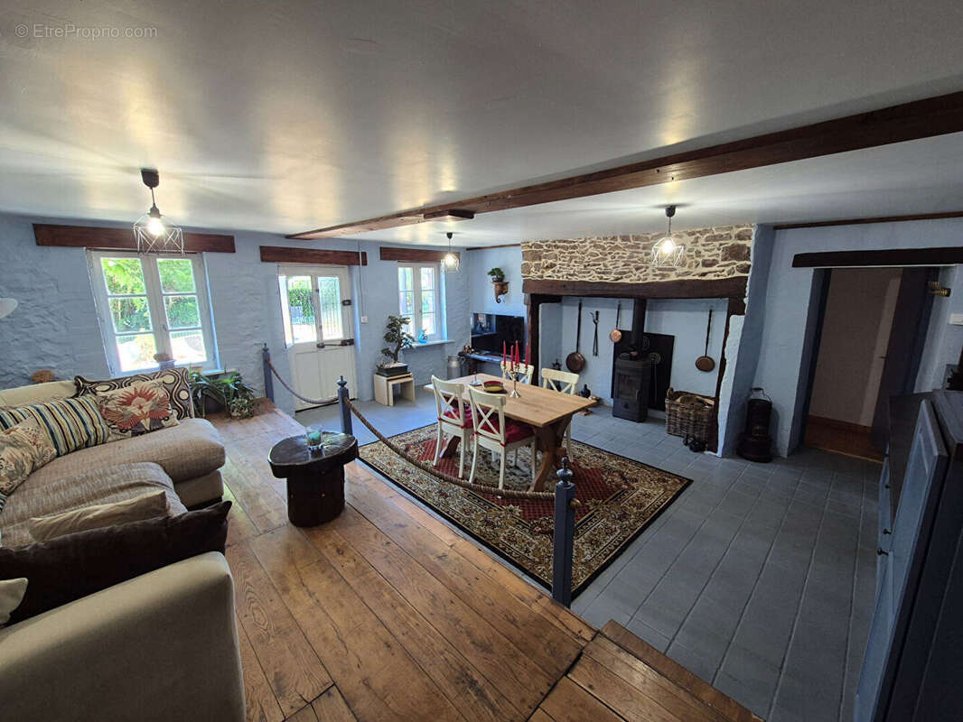 CORRÈZE. PEYRISSAC. Maison en pierre avec 3 chambres, gîte en pierre, garage et jardin de 2 062 m². - photo 14