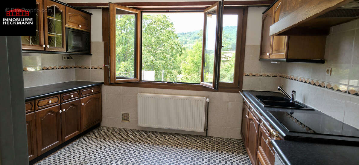 Maison 4 pièces 92m2 + dépendances et garages. - photo 6