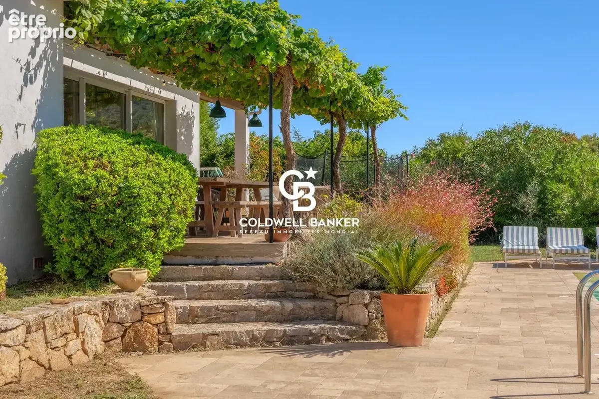 Maison de plain-pied avec piscine et vue sur les vignes, Les Borrels - 3400 Hyères-les-palmiers - photo 5