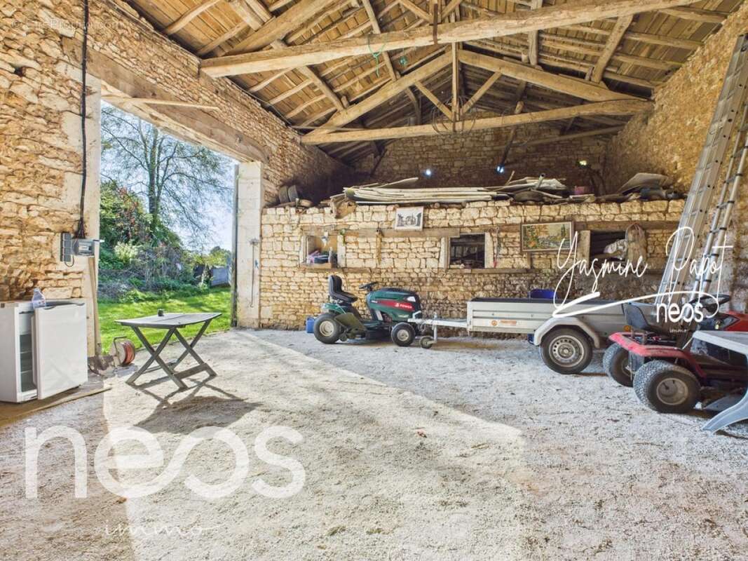 Maison à MAIRE-LEVESCAULT