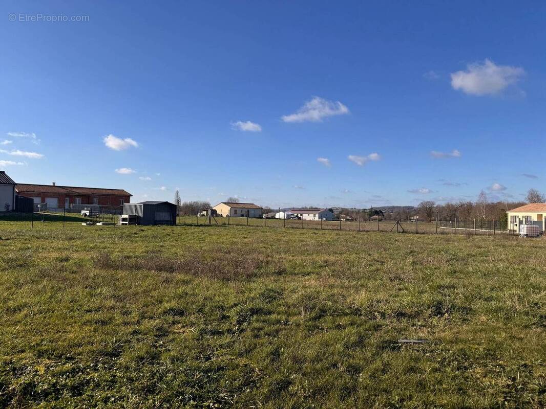 Terrain à SAINT-ANTOINE-CUMOND