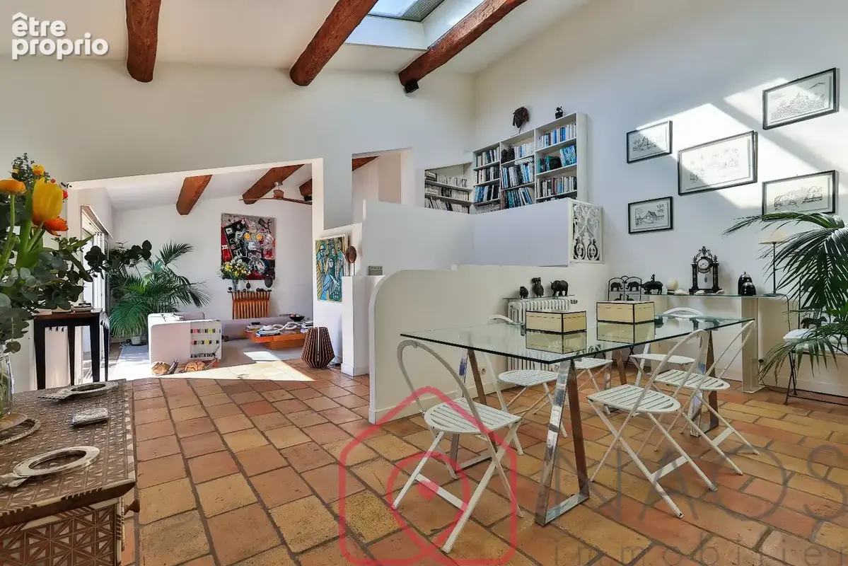Le Beausset - Maison de village de plus de 218 m2 avec deux garages - photo 2