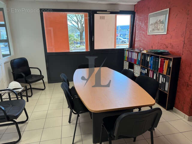 Commerce à PORTES-LES-VALENCE