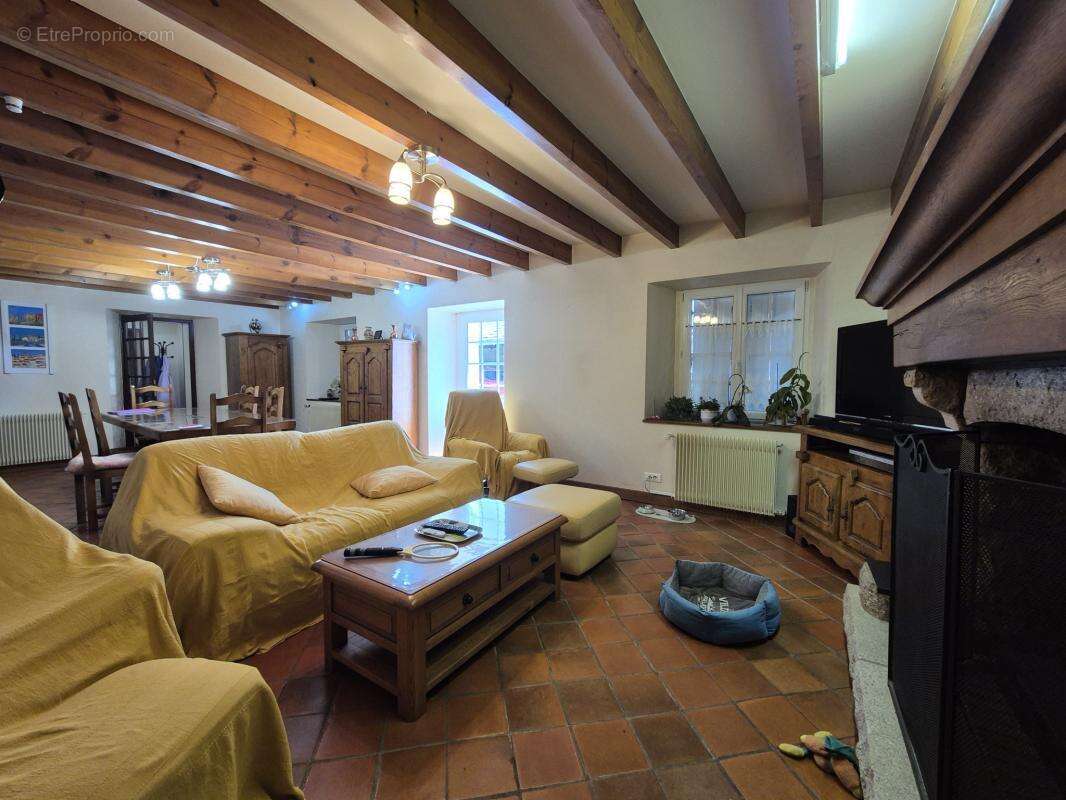 Maison en pierres sous ardoises -- 5 chambres, double garage - photo 6