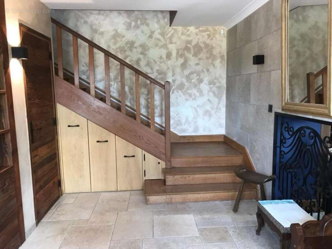 Maison 323 m² à Ozolles  - photo 6