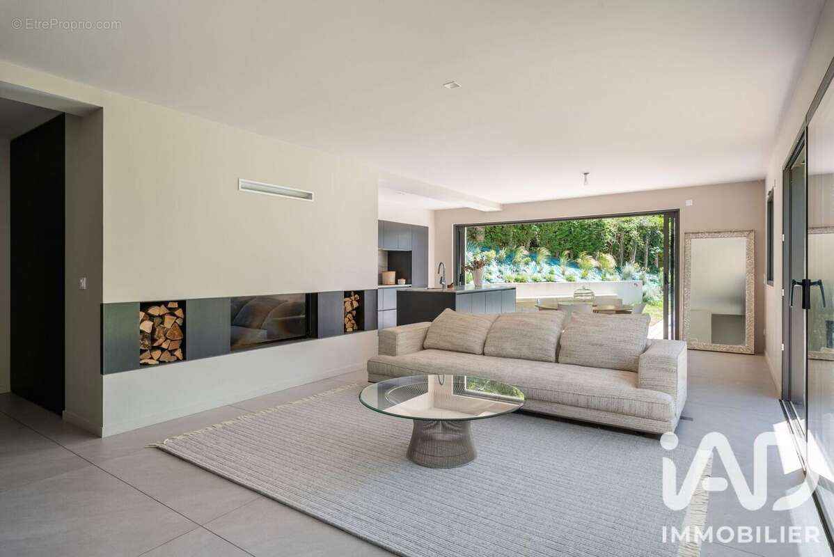 Maison 138 m² à Saint-Martin-Le-Vinoux  - photo 2