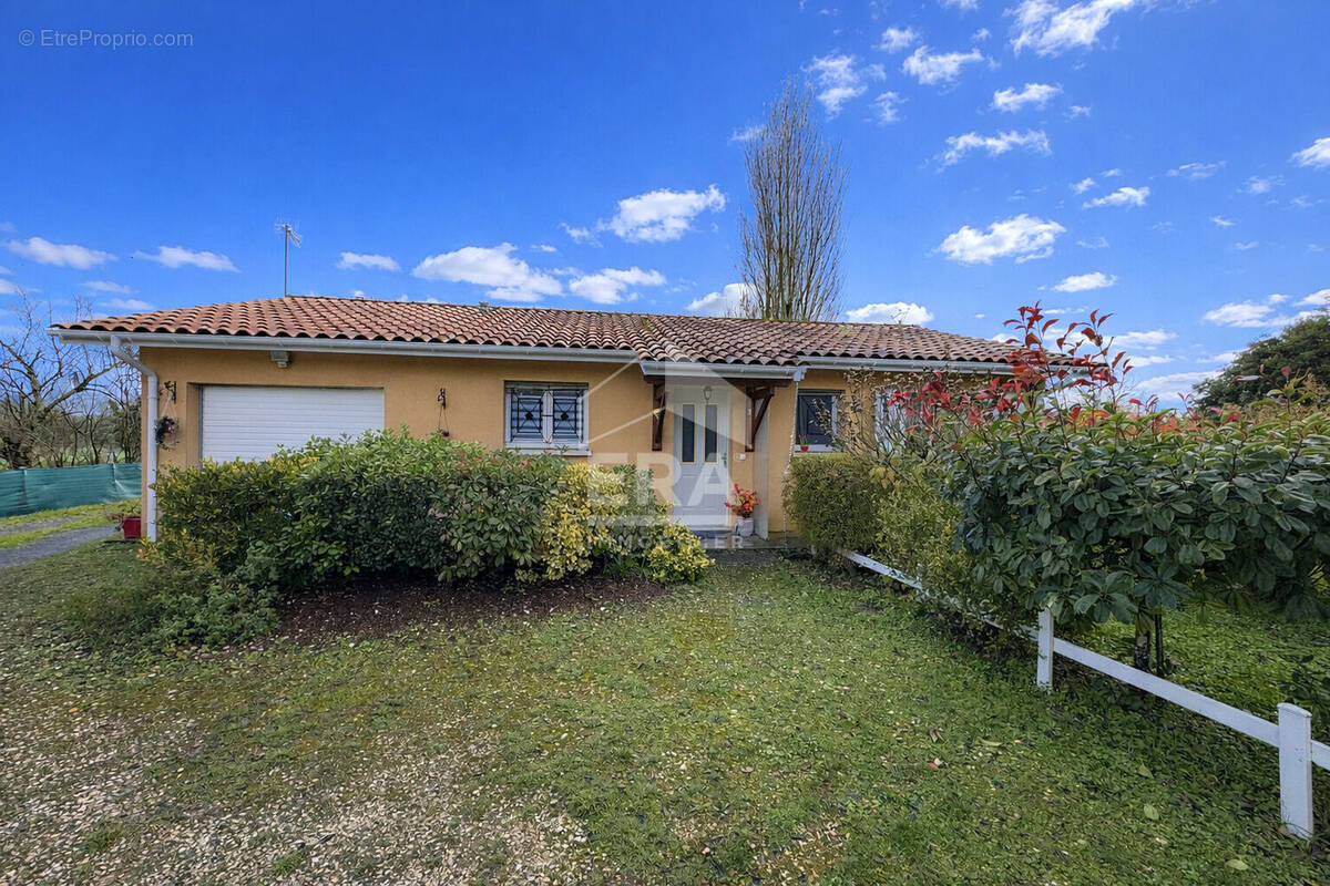 Maison à SAINT-CHRISTOLY-DE-BLAYE