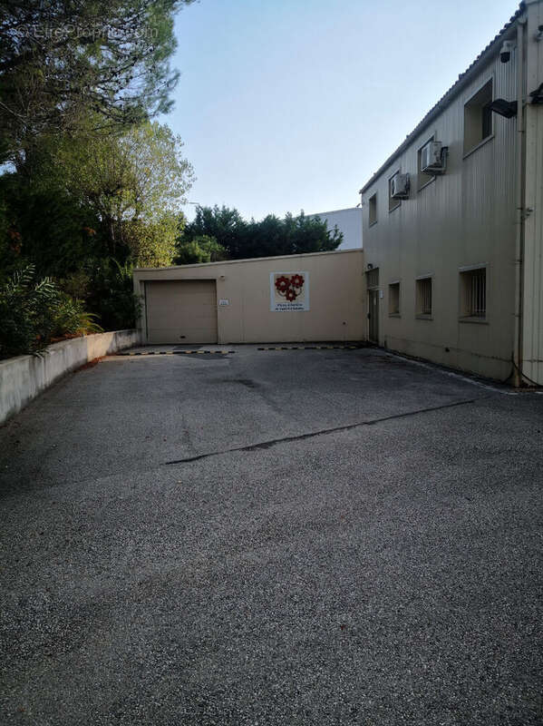 Commerce à ROQUEBRUNE-SUR-ARGENS