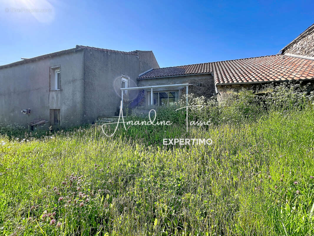 Ancien corps de ferme rénové avec 6 chambres et dépendances - photo 27