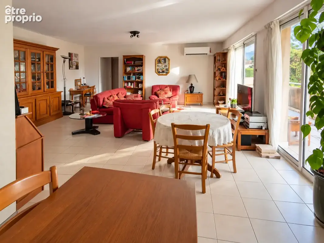 St Paul 3 Châteaux , bel appartement T3 de 83 m2 avec terrasse et garage. - photo 3