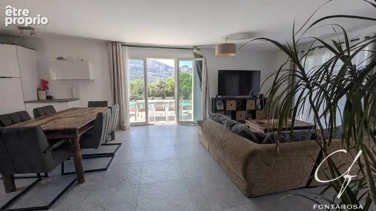 Roquebrune-sur-Argens, villa de plain-pied 5 pièces - photo 6